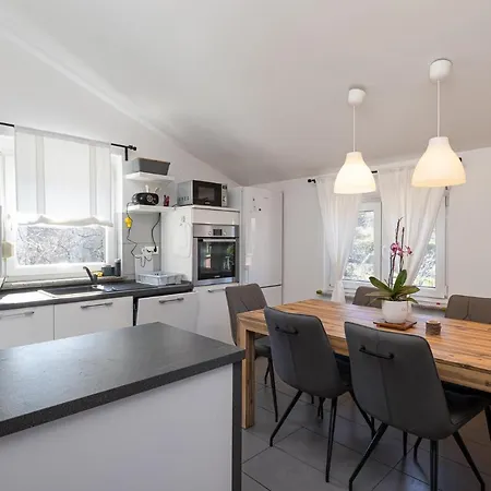Apartment Gaj B4 In With Gym And Barbecue Hreljin