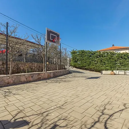 Apartment Gaj B4 In With Gym And Barbecue Hreljin